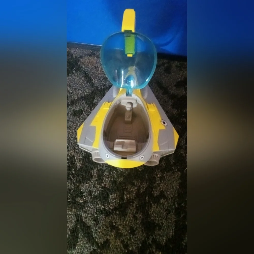 Starwars Awing fighter 2008 yellow and Gray Space Shuttle Toy - Kids Toy